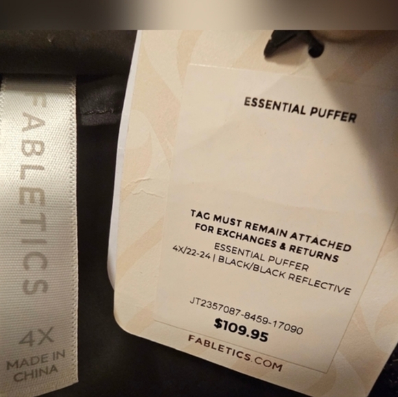 FABLETICS BLACK PUFFER JACJET NWT SZ 4X - Picture 3 of 7